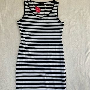 🛒Women’s Black and white striped tank dress